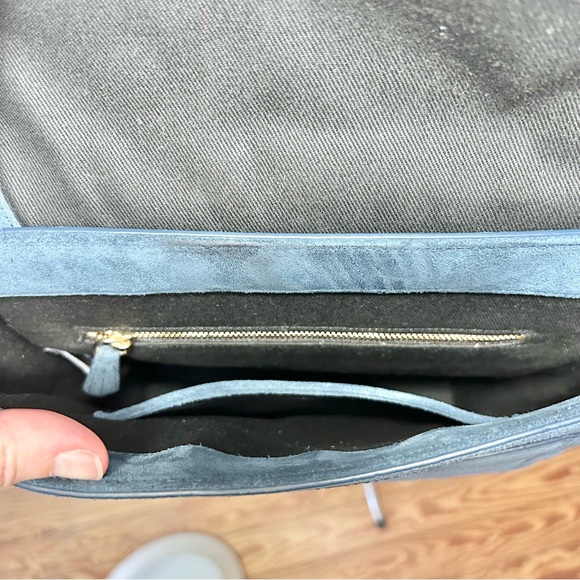 NWOT (never carried) Neely & Chloe blue suede saddlebag shaped shoulder bag - Picture 5 of 6